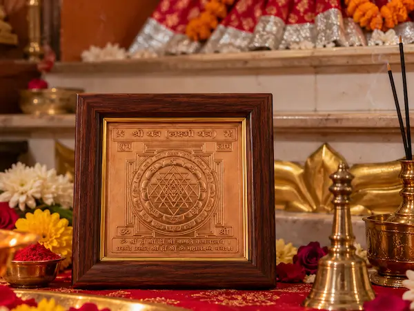 श्री महालक्ष्मी यंत्र (श्री यंत्र) - 3×3 इंच ताम्र-निर्मित, नवरात्रि महायज्ञ में सिद्ध, धन-समृद्धि की कामना हेतु
